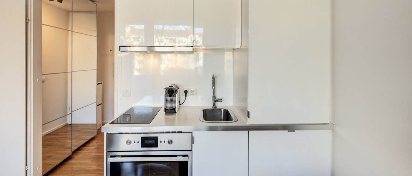 Ravna stran München Neuhausen 01 Kuhinja 10591