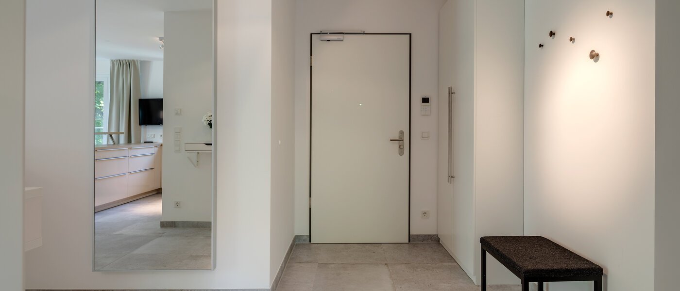 Ploché München Bogenhausen 04 Chodba/chodba 10643