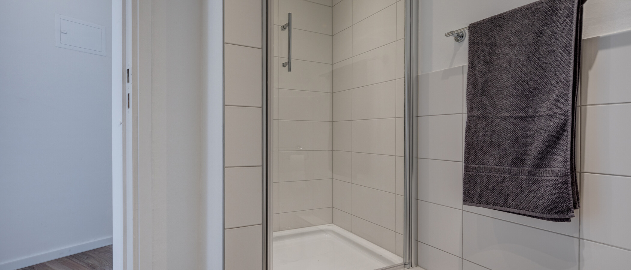 Lapos München Schwabing-Nord (zw. Leopoldstraße & Englischen Garten) 01 Fürdőszoba 10753