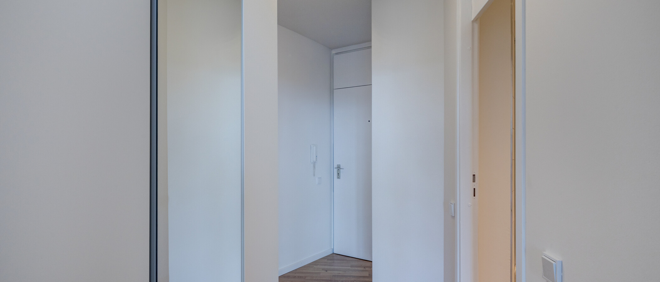 Lapos München Schwabing-Nord (zw. Leopoldstraße & Englischen Garten) 03 Folyosó/folyosó 10753