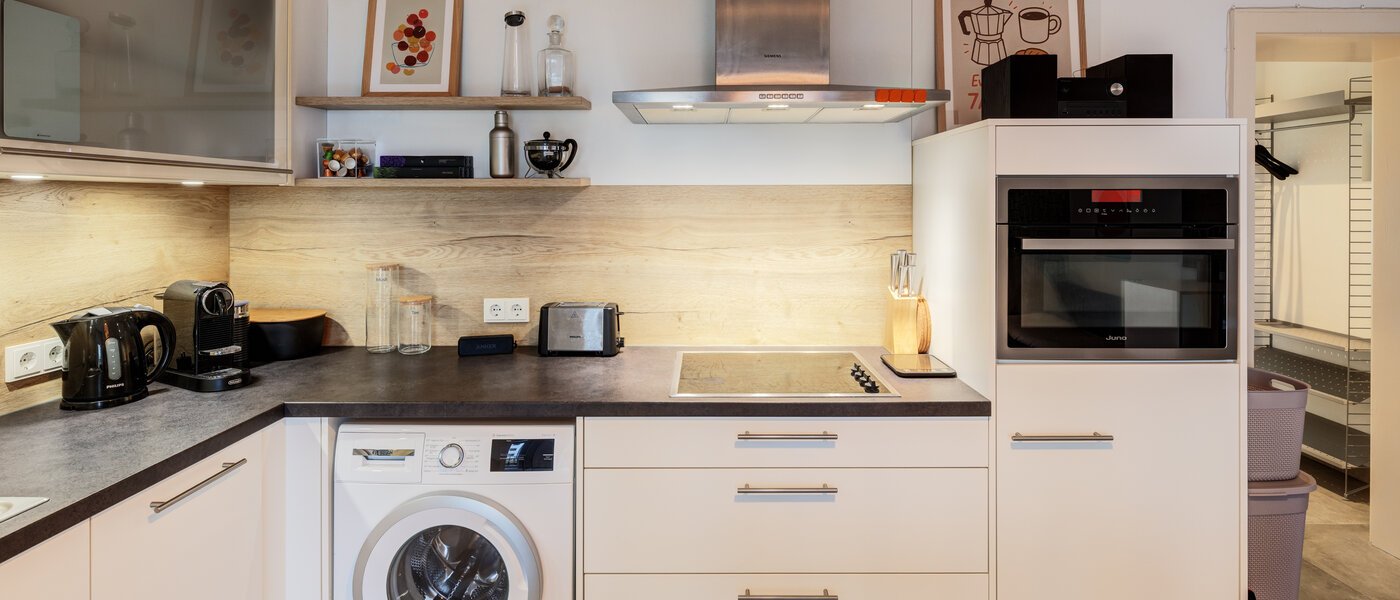 Ravna stran München Schwabing-West (rund um den Hohenzollernplatz) 03 Kuhinja 10929