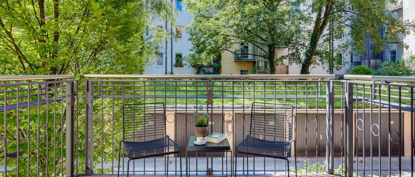 Ravna stran München Schwabing-West (rund um den Hohenzollernplatz) 01 Balkon 10929