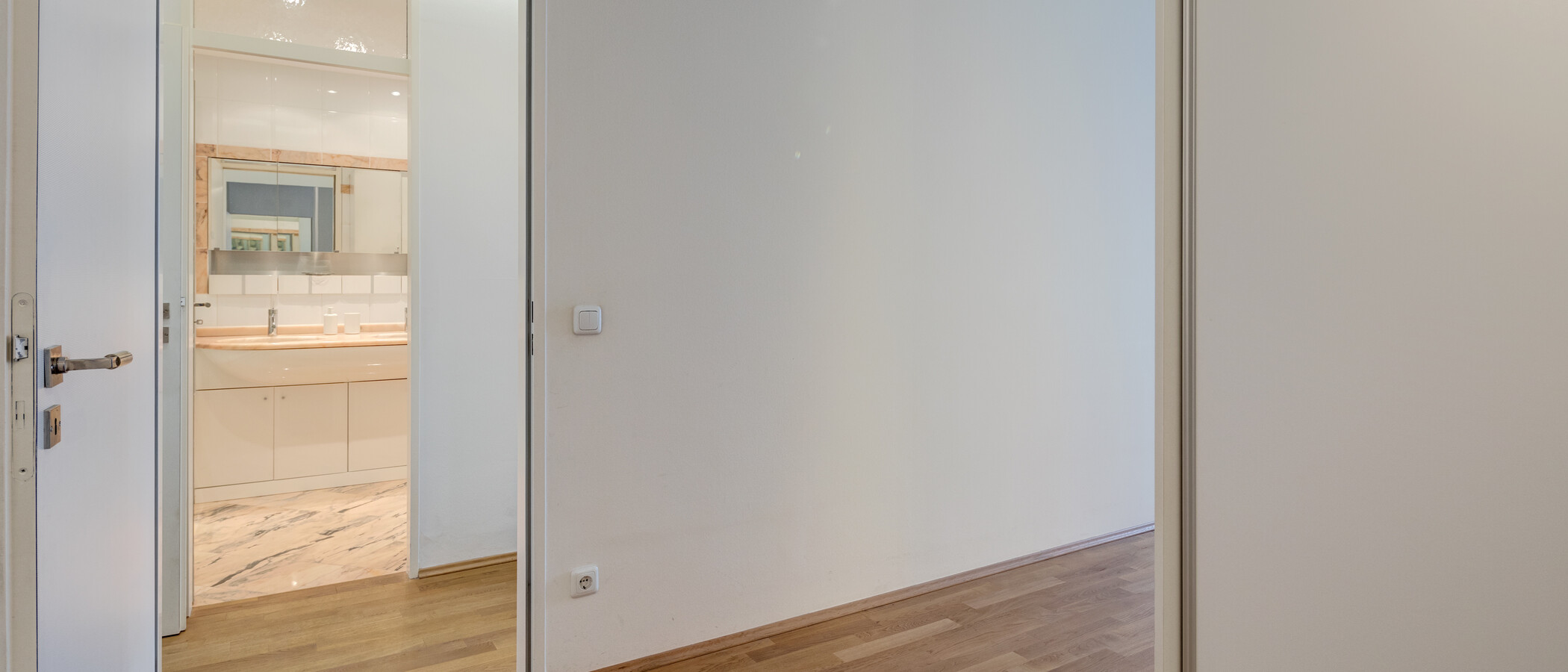 Mezonetno stanovanje München Schwabing-West (rund um den Hohenzollernplatz) 05 Koridor/hodnik 11000