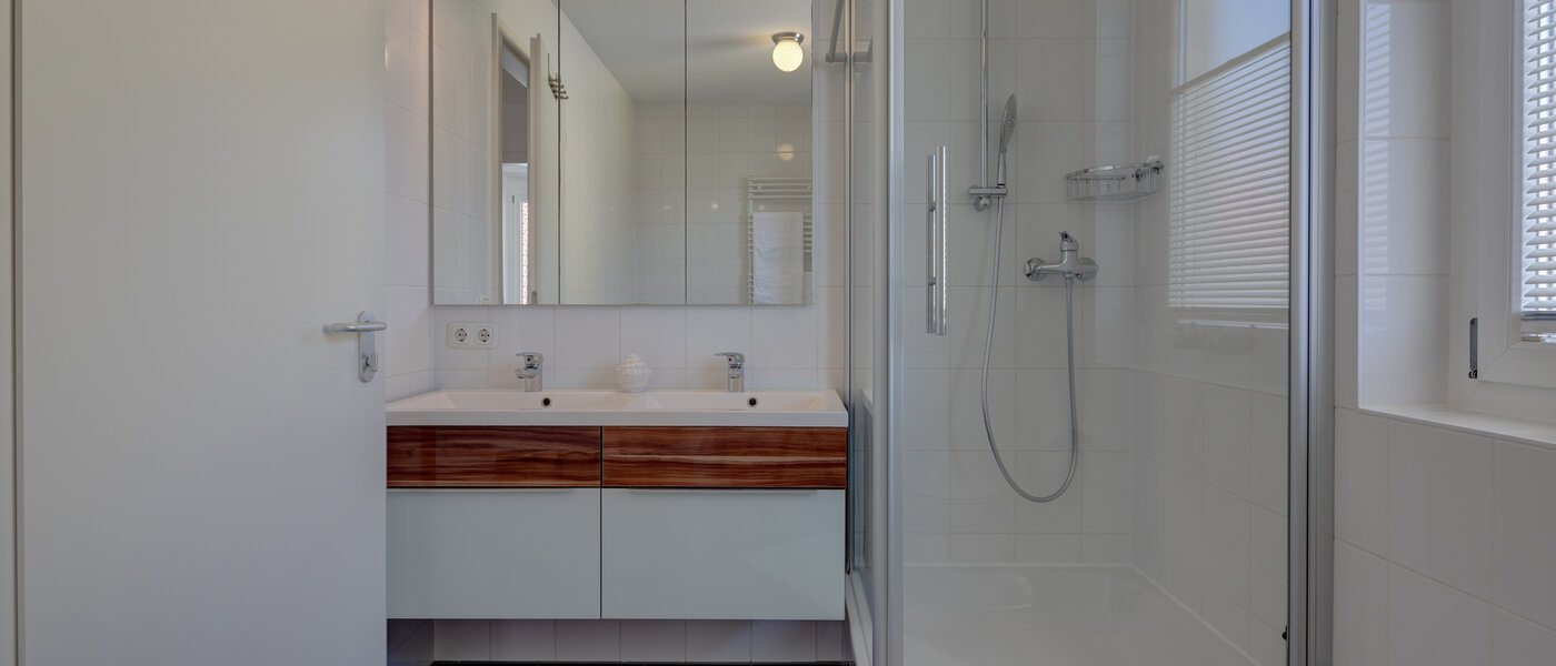 Двуетажна къща Gröbenzell 01 Баня 11015