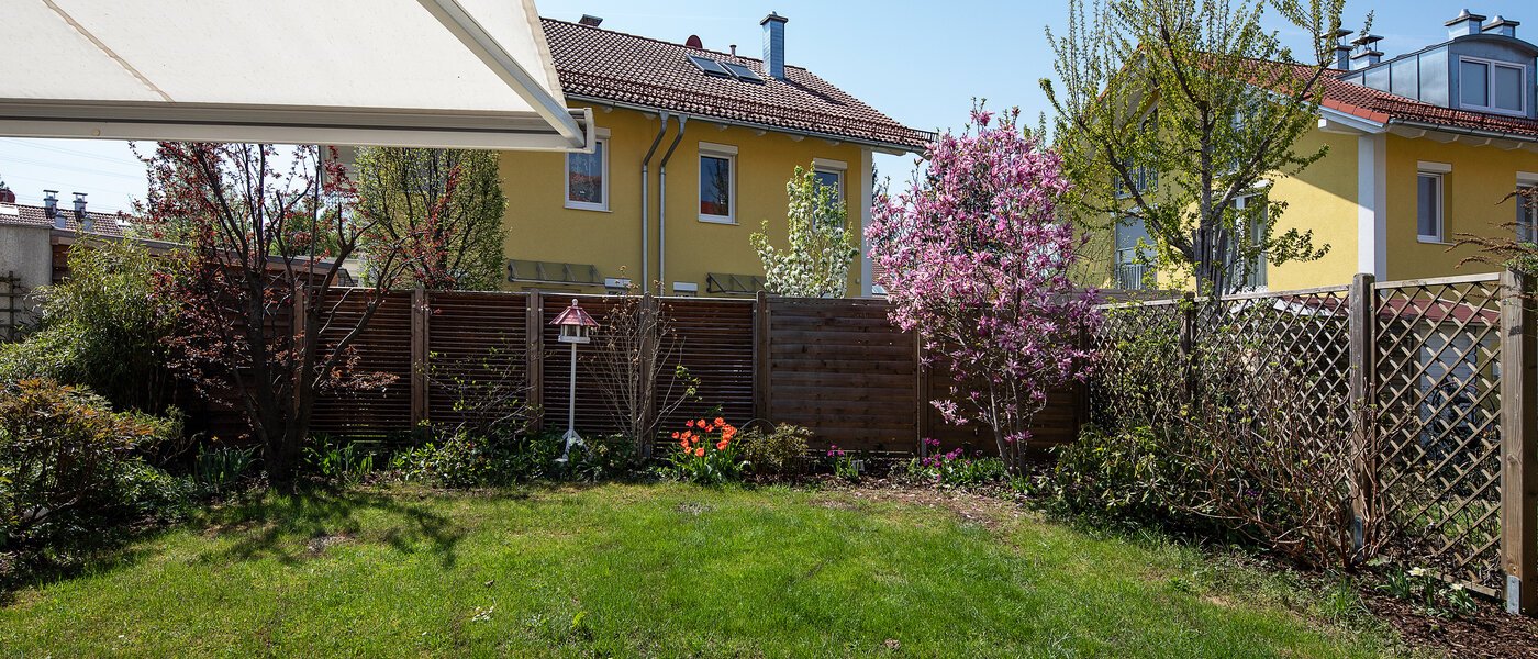 Двуетажна къща Gröbenzell 01 Градина 11015