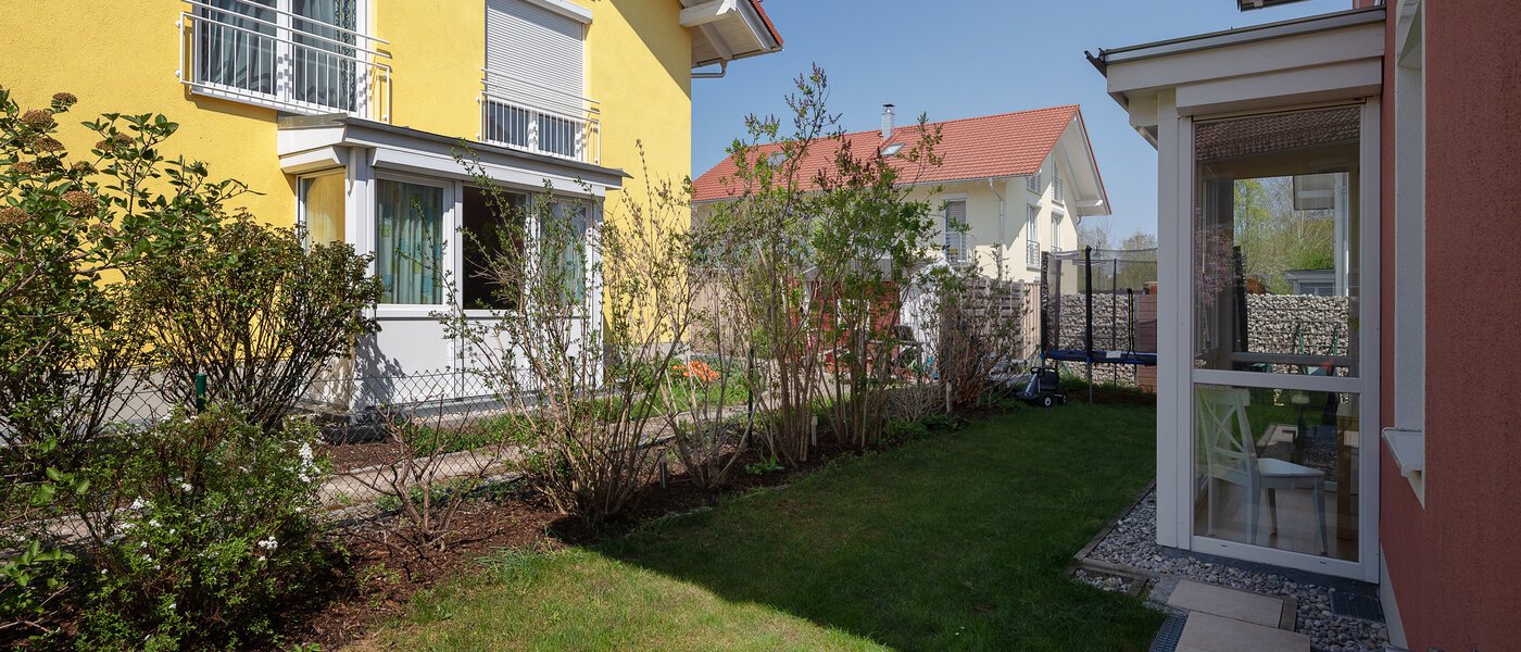 Двуетажна къща Gröbenzell 02 Градина 11015