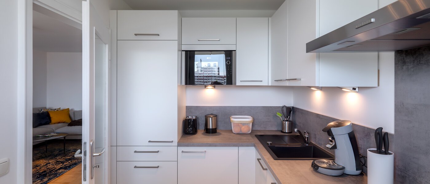 Ravna stran München Schwabing (links der Leopoldstraße) 01 Kuhinja 11029