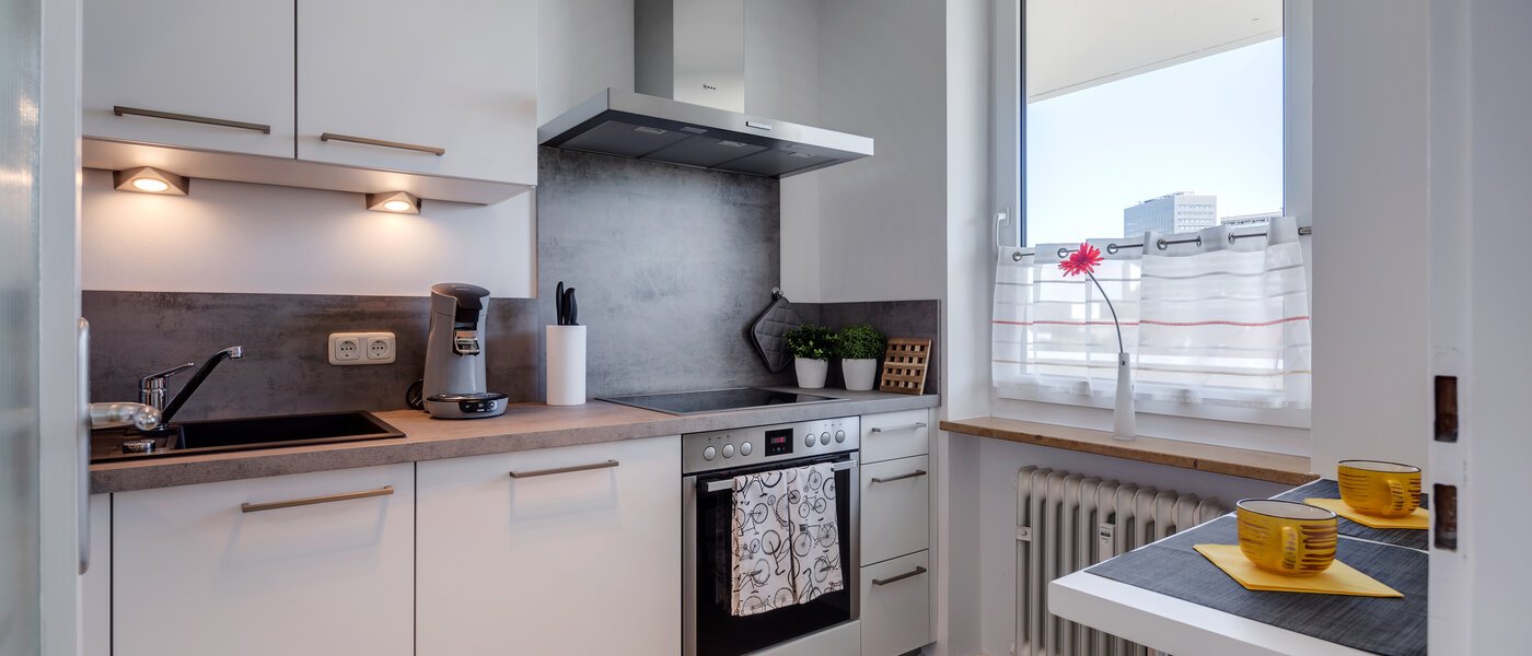 Ravna stran München Schwabing (links der Leopoldstraße) 03 Kuhinja 11029