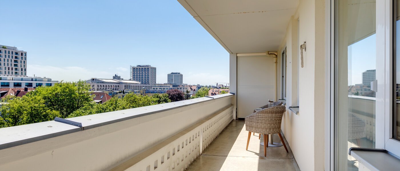 Ravna stran München Schwabing (links der Leopoldstraße) 01 Balkon 11029