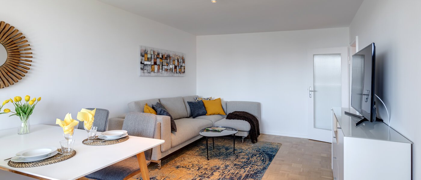 Ravna stran München Schwabing (links der Leopoldstraße) 03 Dnevna soba 11029