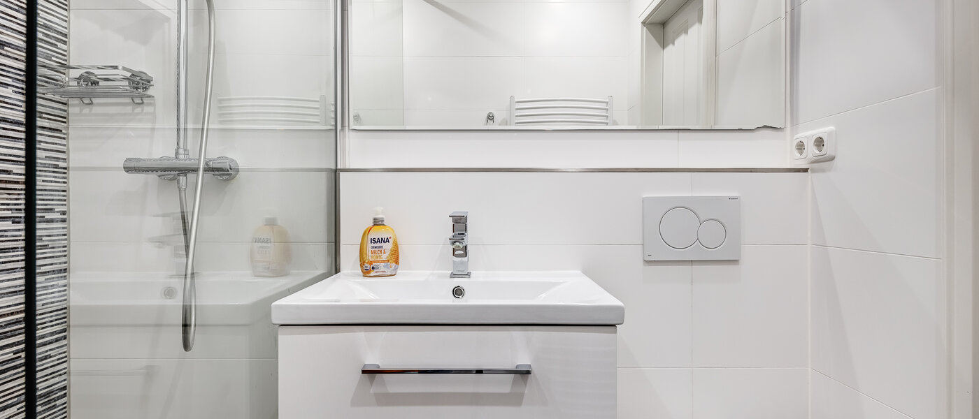 Lapos München Arabellapark 03 Fürdőszoba 11073