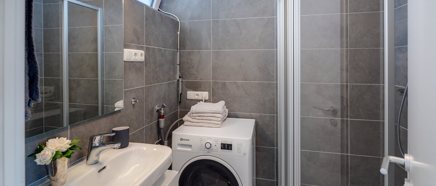 Tagterrasse-lejlighed München Bogenhausen 02 Badeværelse 11076