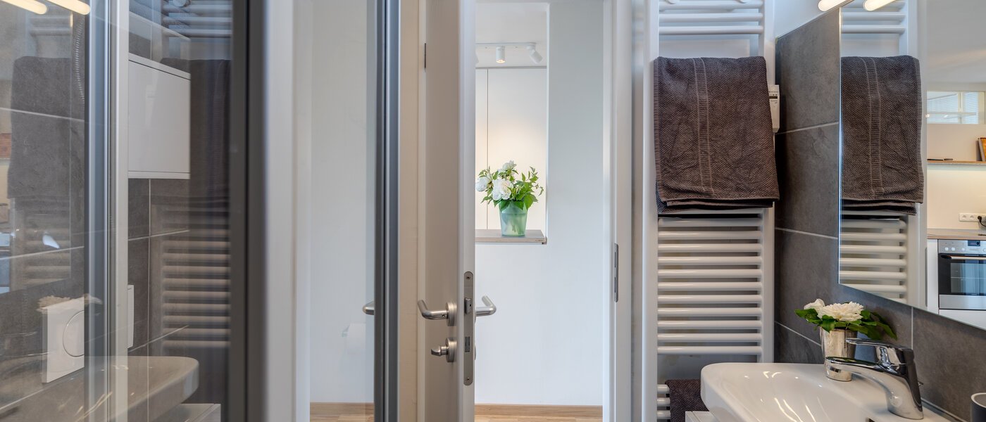 Tagterrasse-lejlighed München Bogenhausen 03 Badeværelse 11076