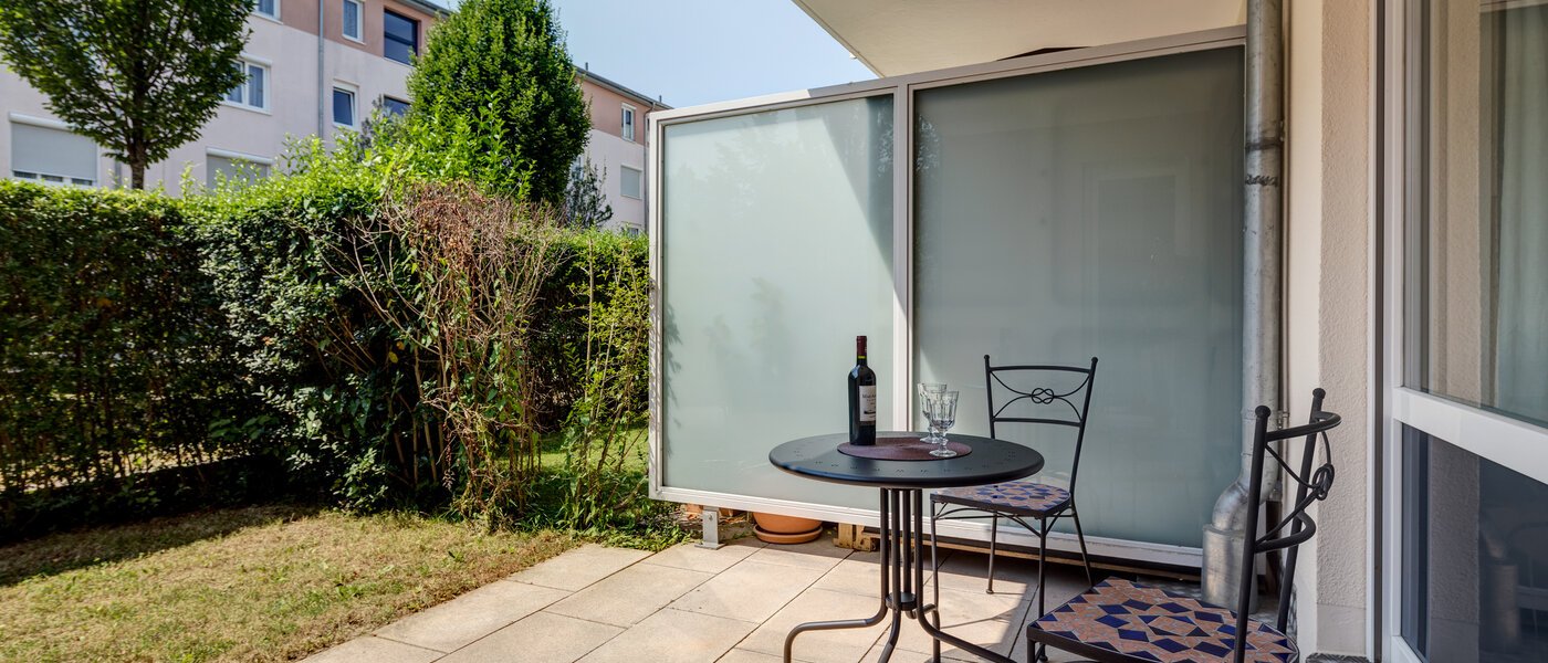 Ravna stran München Bogenhausen 01 Terasa 11173