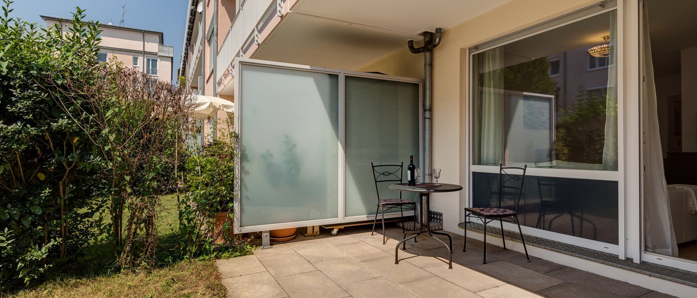 Ravna stran München Bogenhausen 02 Terasa 11173