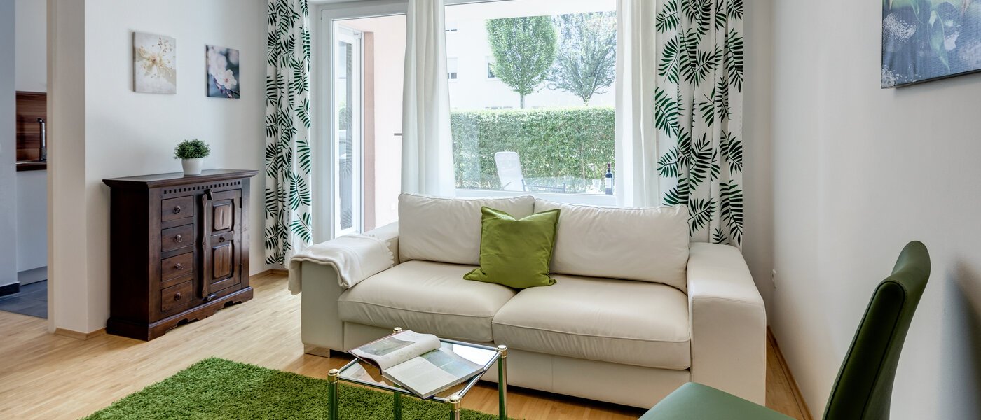 Ravna stran München Bogenhausen 02 Dnevni prostor 11173