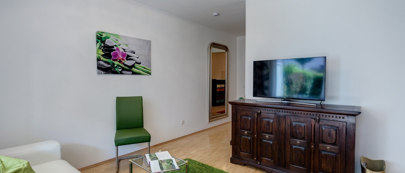 Ravna stran München Bogenhausen 03 Dnevni prostor 11173