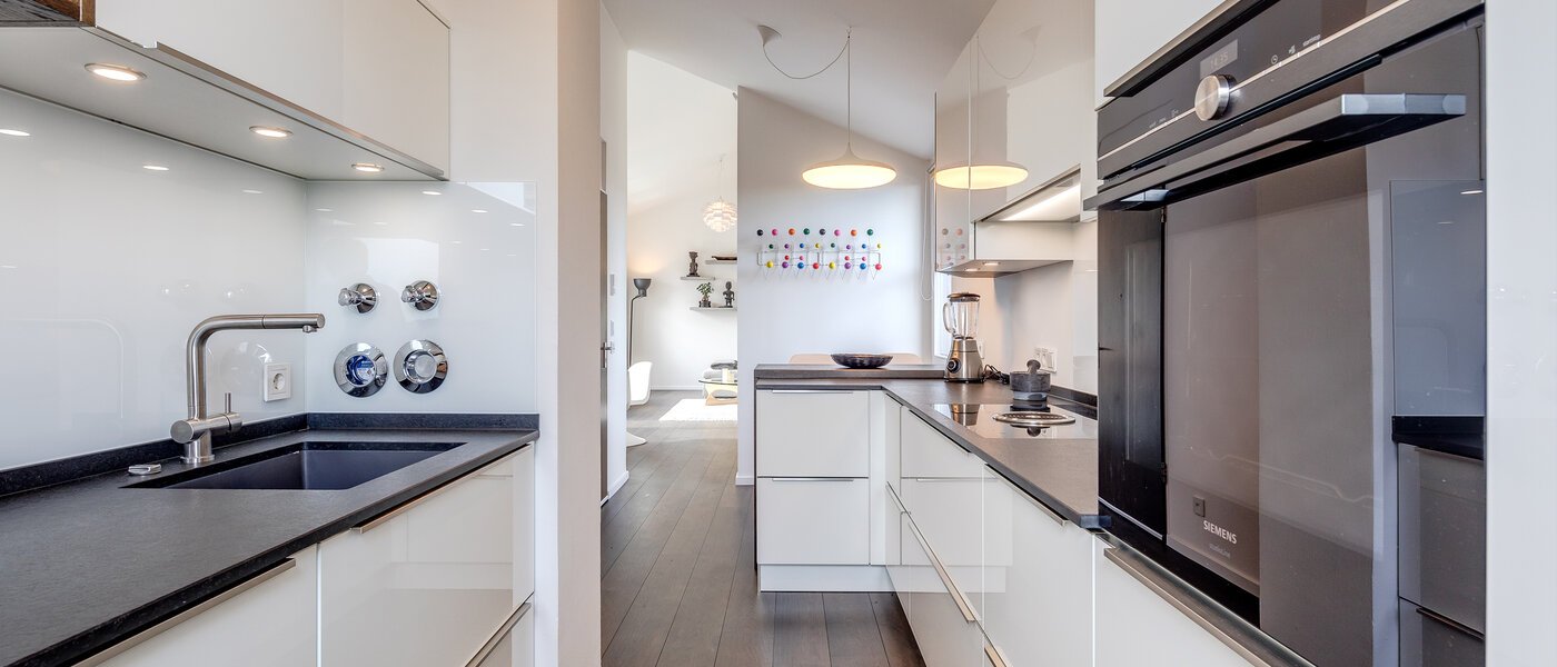 Апартамент с покривна тераса München Arabellapark 01 Кухня 11226