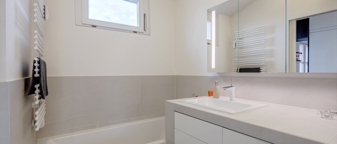 Апартамент с покривна тераса München Arabellapark 03 Баня 11226