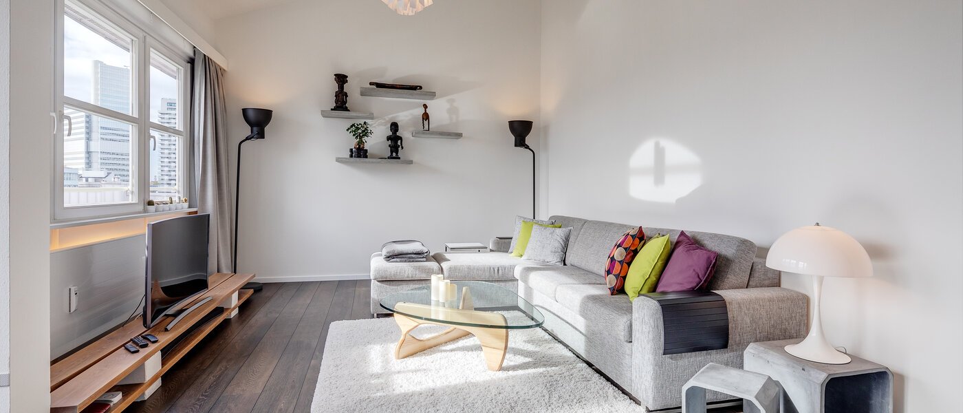 Апартамент с покривна тераса München Arabellapark 01 Дневна зона 11226