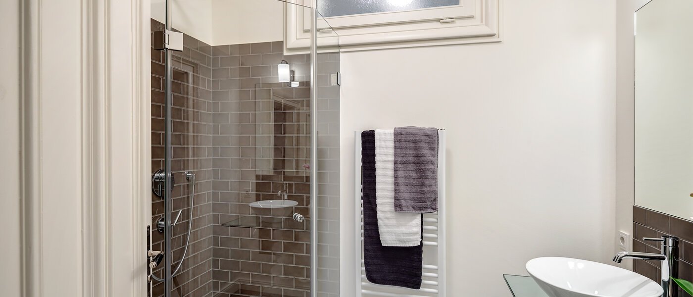 Ploché München Glockenbachviertel 03 Koupelna 11352