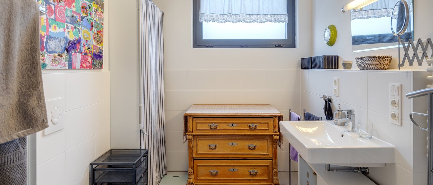 Ravna stran München Oberföhring 02 Kopalnica 11374