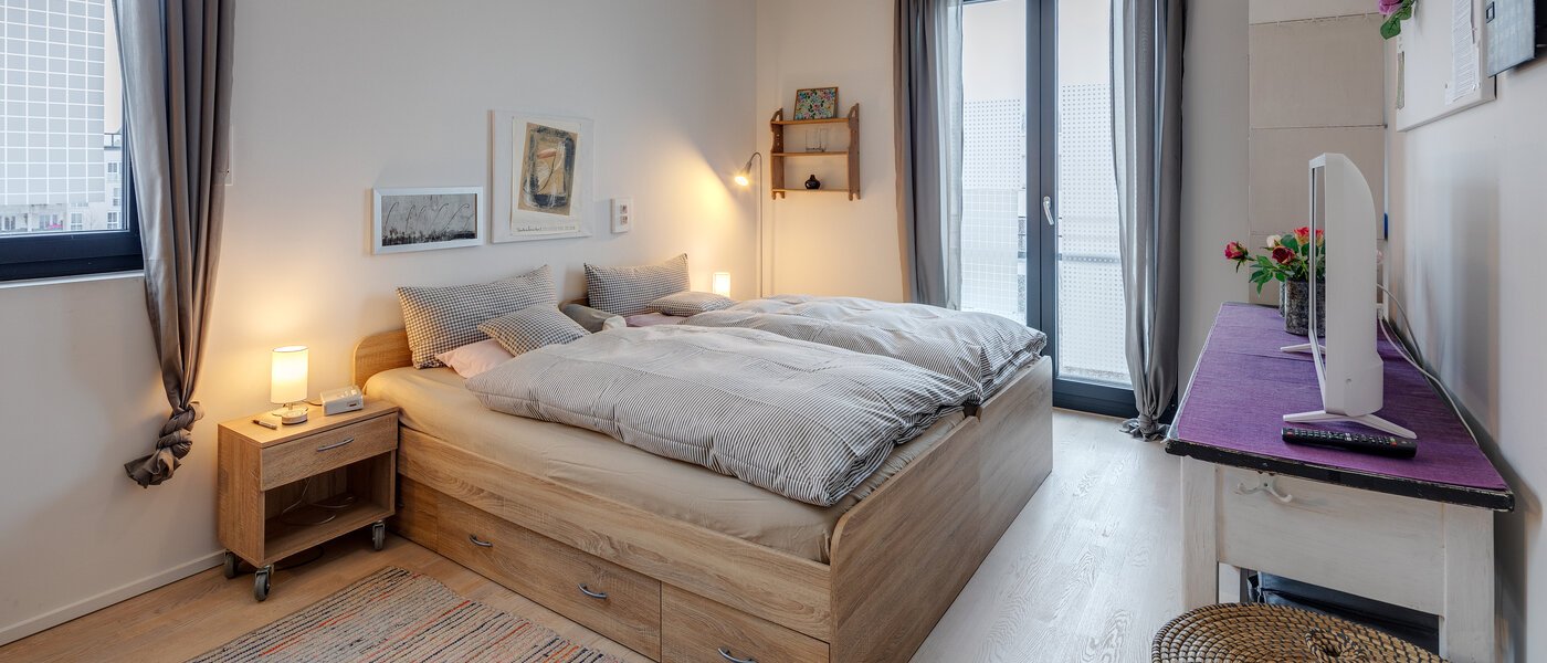 Ravna stran München Oberföhring 01 Spalnica 11374