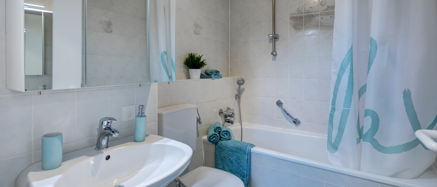 Ploché Neufahrn b. Freising 01 Koupelna 11382