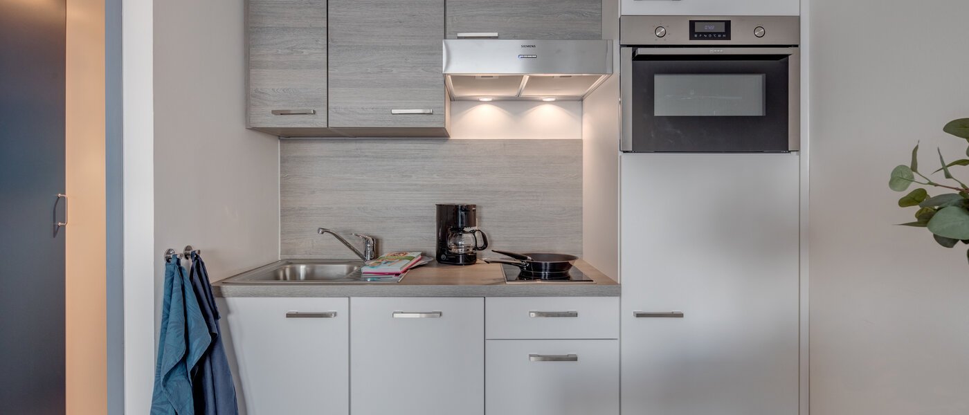 Ravna stran München Arabellapark 01 Kuhinja 11422