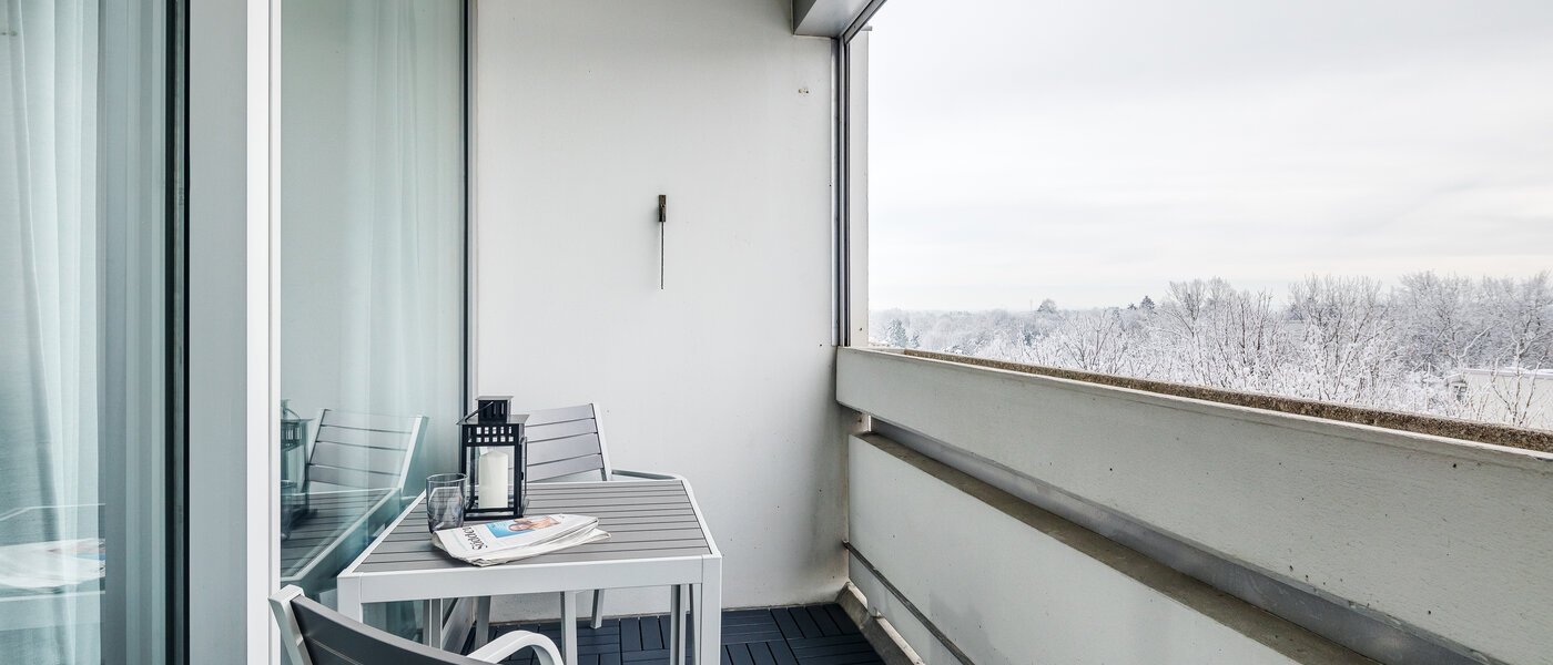 Ravna stran München Arabellapark 02 Balkon 11422