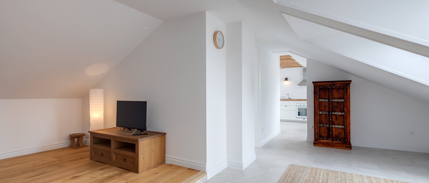 Podkrovní byt Feldafing Tutzing 03 Obývací prostor 11697