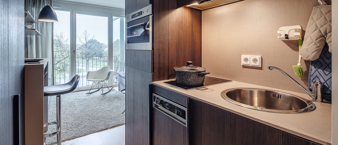 Ravna stran München Schwabing-West (rund um den Hohenzollernplatz) 01 Kuhinja 11899