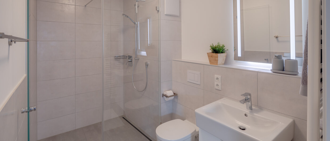 Flat München Milbertshofen 01 Baderom 11972