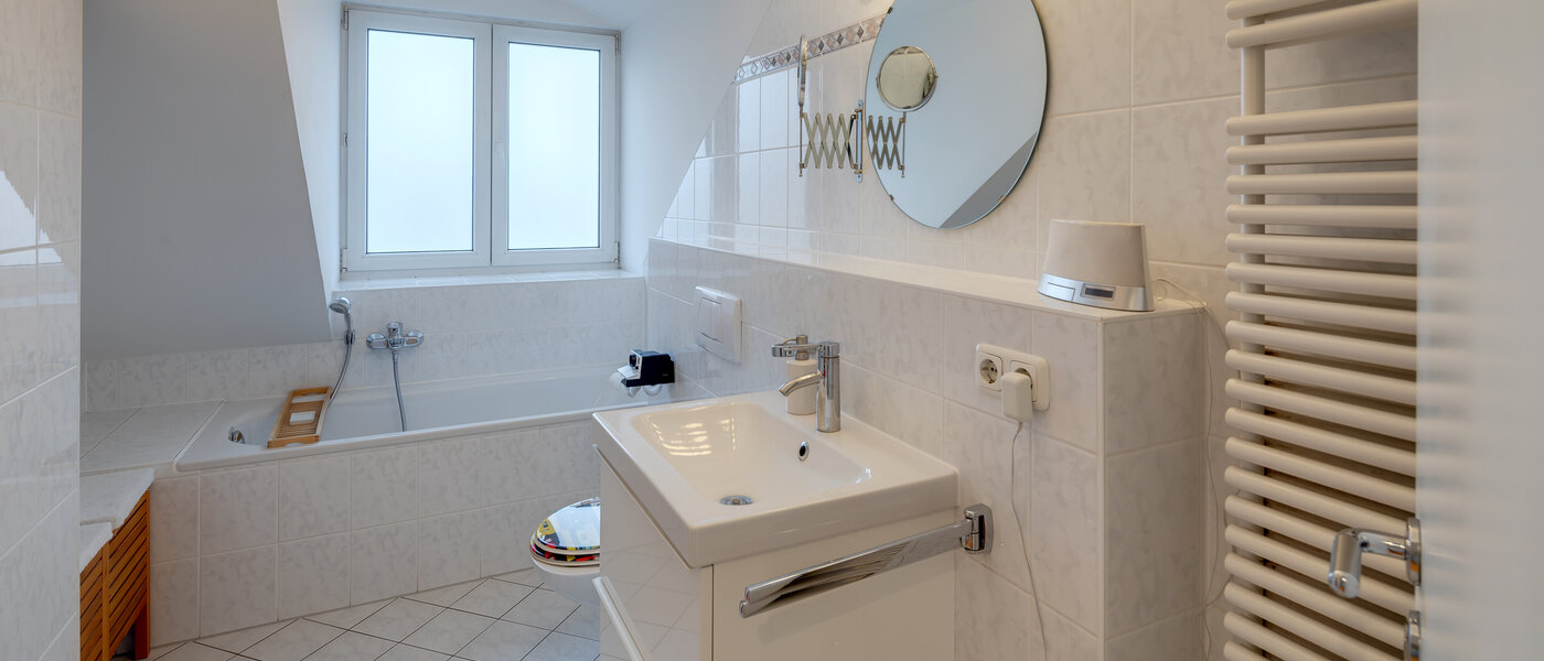 Flat München Milbertshofen 01 Baderom 11984