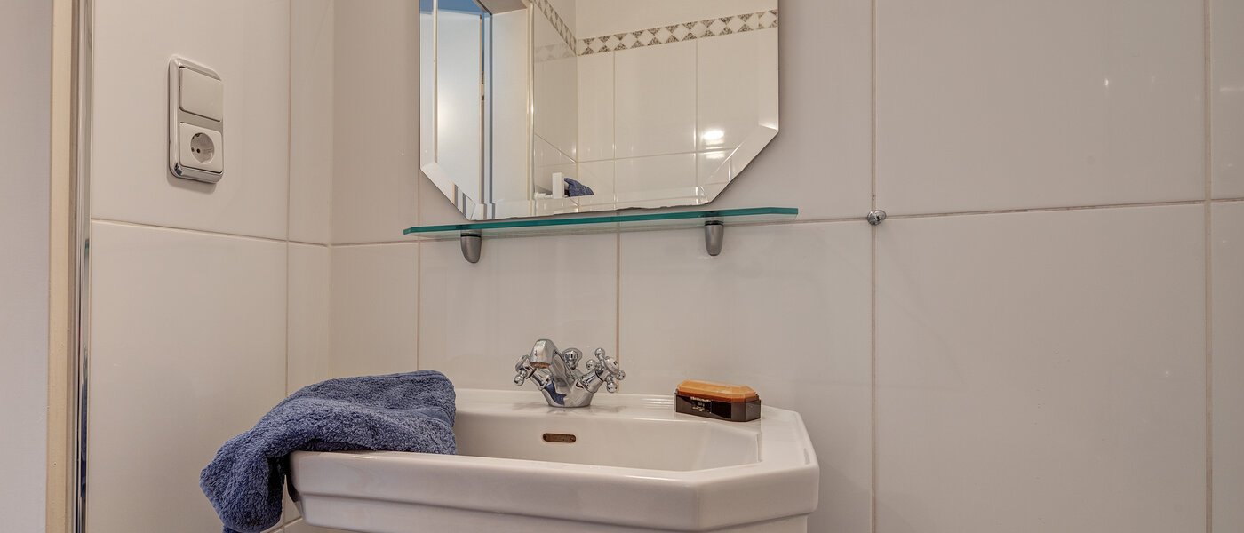 Zolder flat München Oberföhring 02 Badkamer 1205