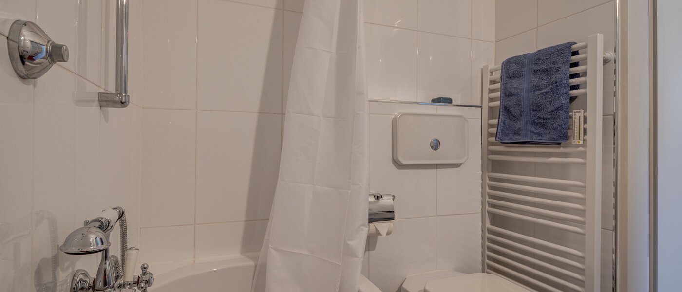 Zolder flat München Oberföhring 04 Badkamer 1205