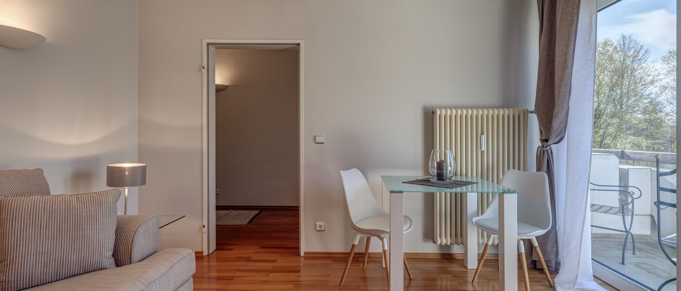 Zolder flat München Oberföhring 04 Woonkamer 1205