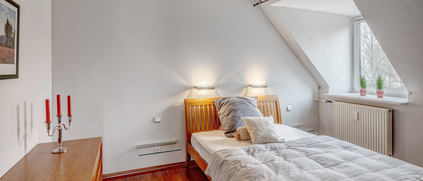 Podkrovní byt München Oberföhring 01 Ložnice 1206