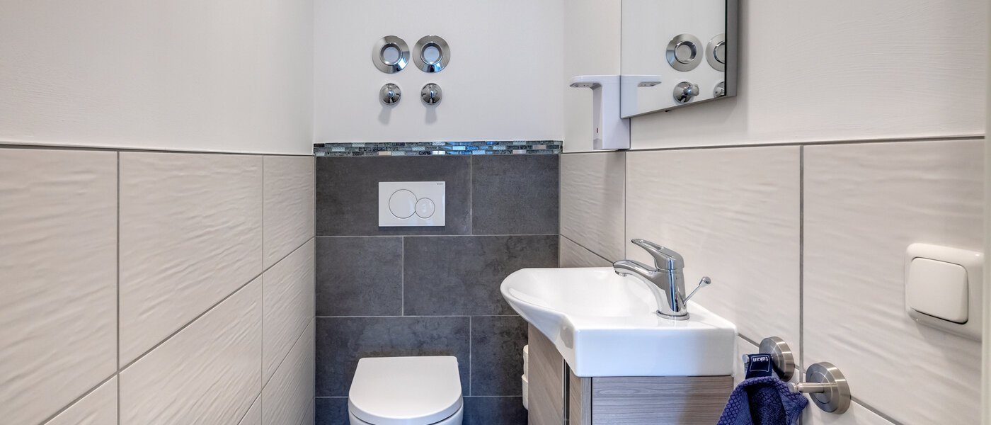 Ravna stran München Feldmoching 01 ločeno stranišče 12193