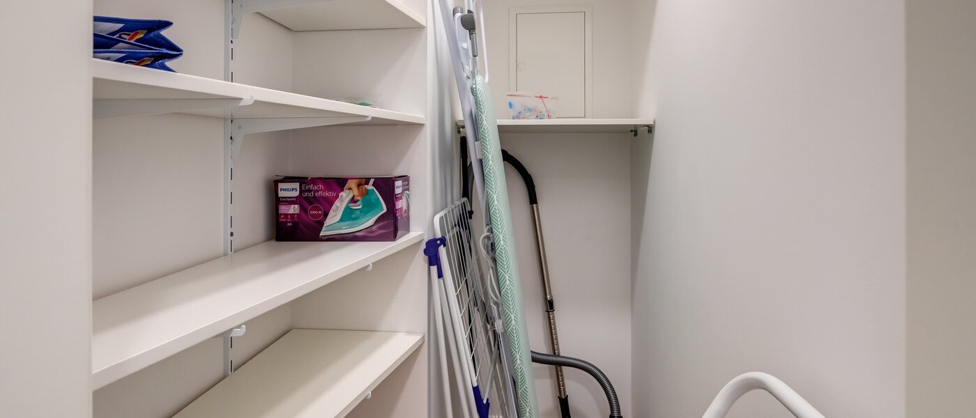 Ravna stran München Feldmoching 01 Skladišče 12193