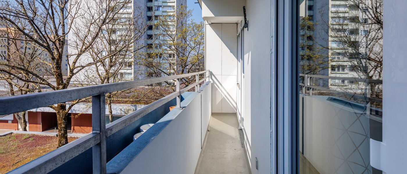 Ravna stran München Feldmoching 02 2. balkon 12193