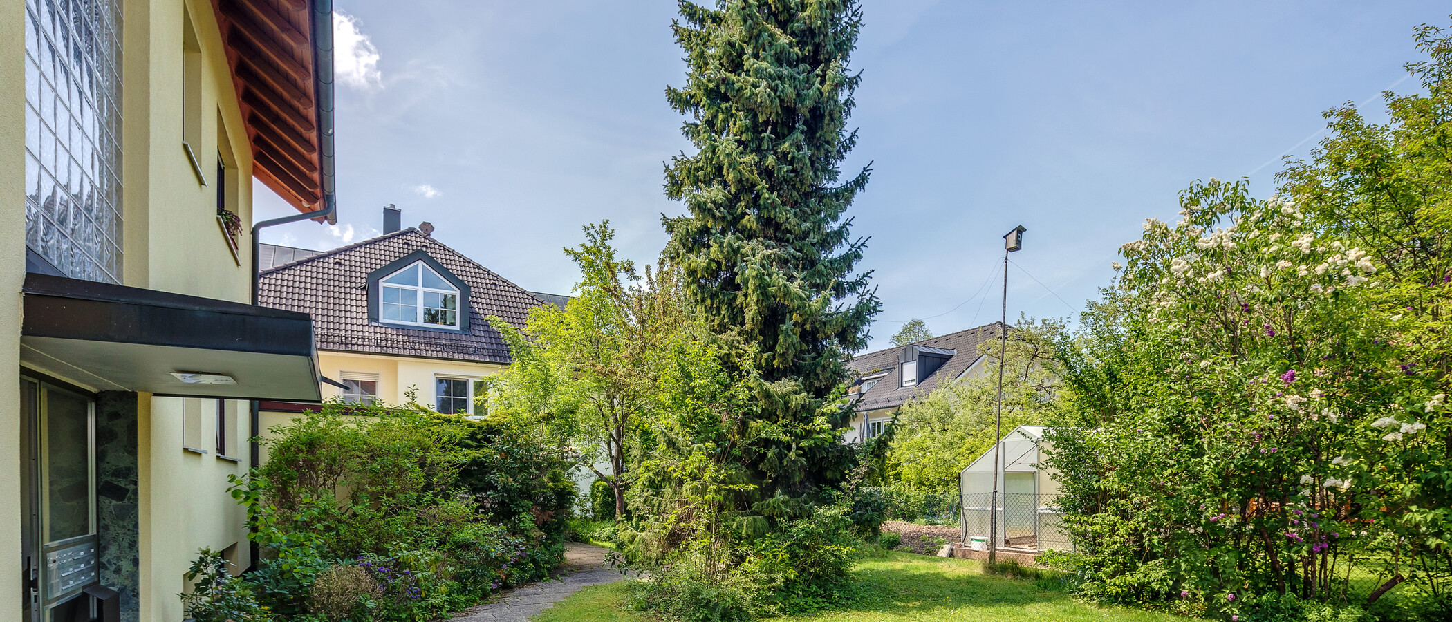 Podkrovný byt München Waldperlach 01 Vnútorné nádvorie 12208