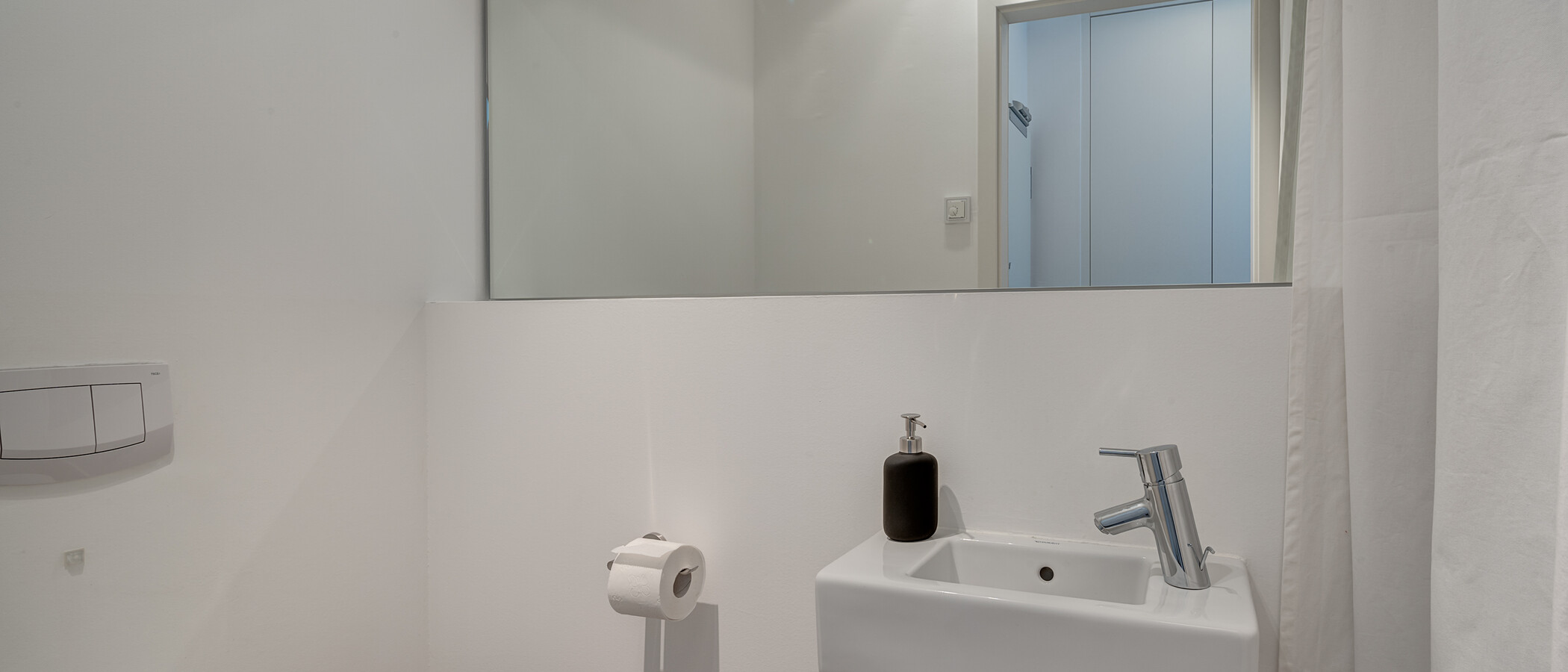 Lapos München Schwabing-West 01 Vendég WC 12272