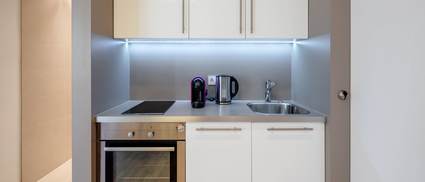 Ravna stran München Bogenhausen 01 Kuhinja 12389