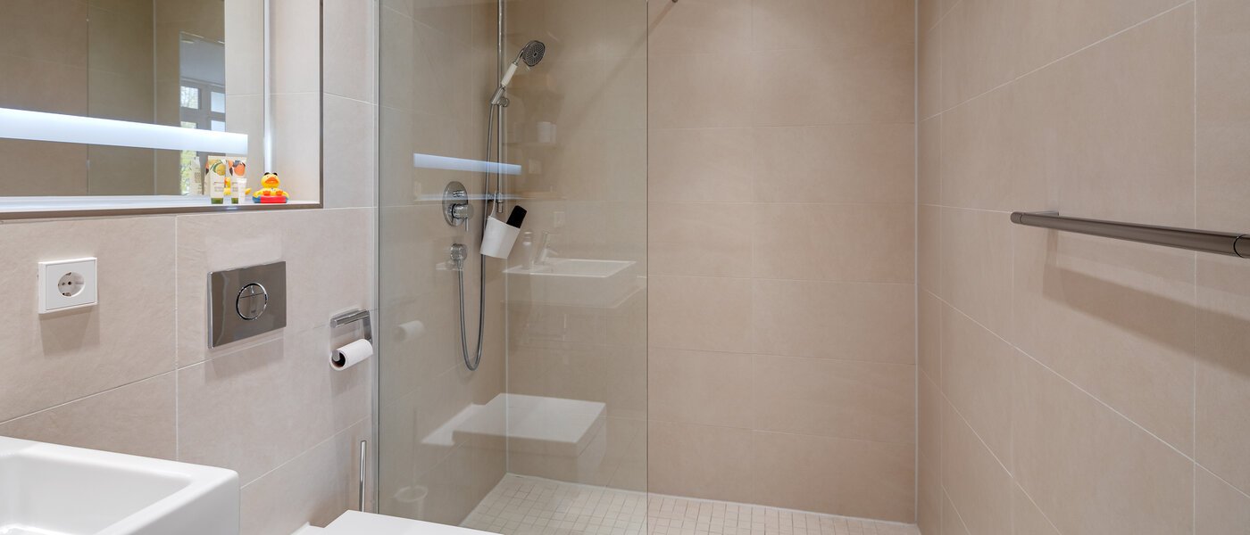 Ravna stran München Bogenhausen 02 Kopalnica 12389