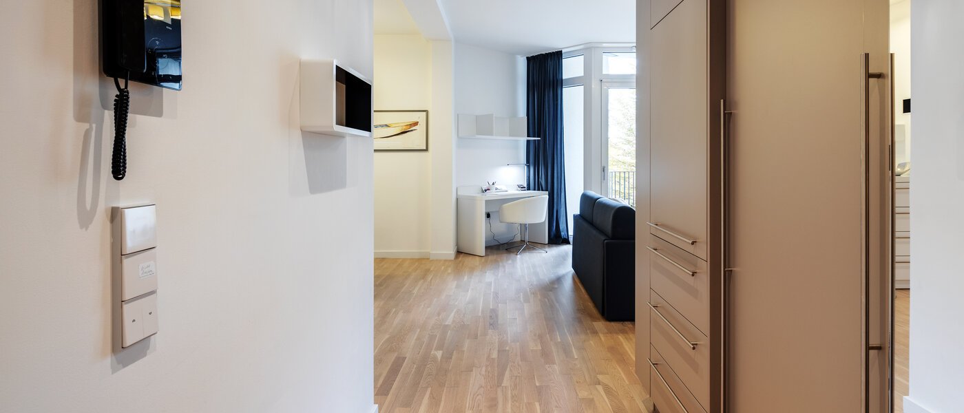 Ravna stran München Bogenhausen 01 Koridor/hodnik 12389