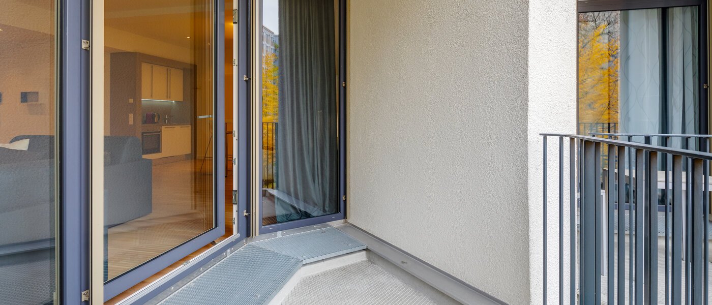 Ravna stran München Bogenhausen 02 Balkon 12389