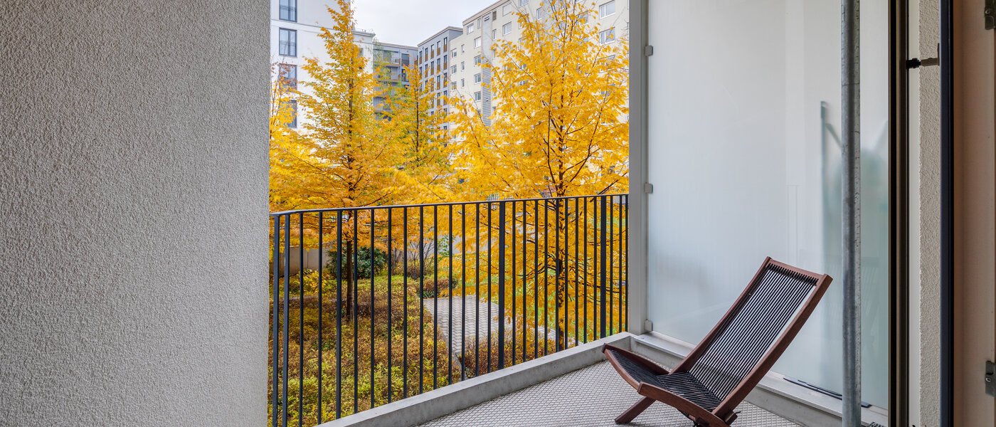 Ravna stran München Bogenhausen 03 Balkon 12389