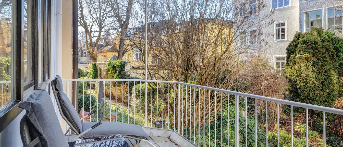Płaski München Schwabing 01 Balkon 12436