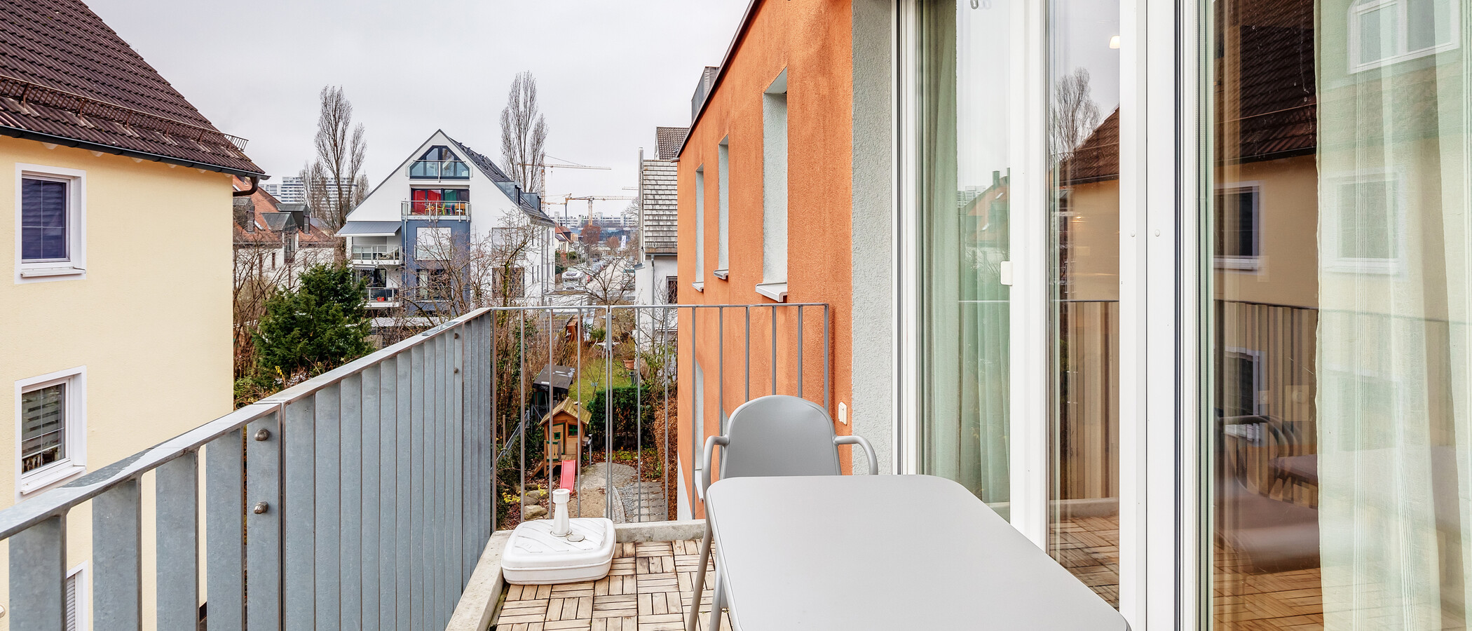 Ravna stran München Milbertshofen 01 Balkon 12441